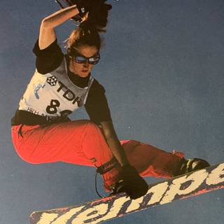 Female snowboarder wallpaper