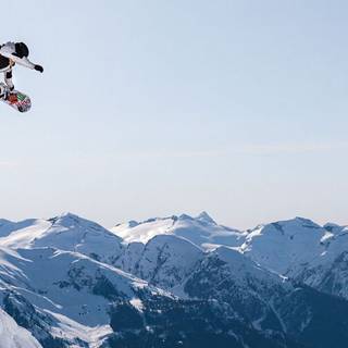 Female snowboarder wallpaper