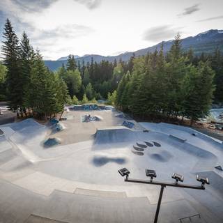 Skate park scene wallpaper