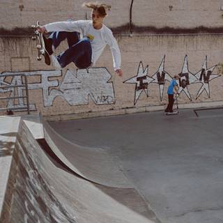 Skate park scene wallpaper