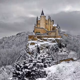 Winter old castle wallpaper