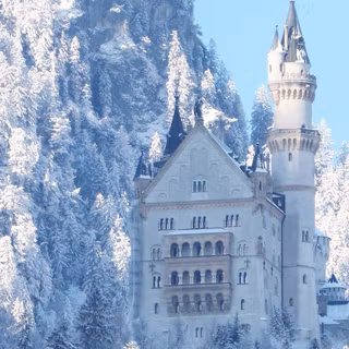 Winter old castle wallpaper