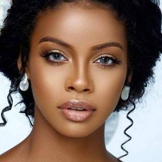 Girl without make up wallpaper