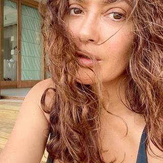 Girl without make up wallpaper