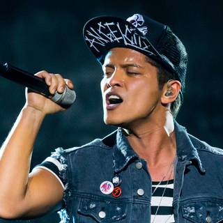 Bruno Mars desktop wallpaper