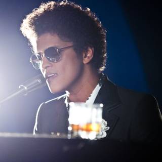 Bruno Mars desktop wallpaper