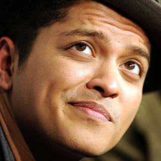 Bruno Mars desktop wallpaper