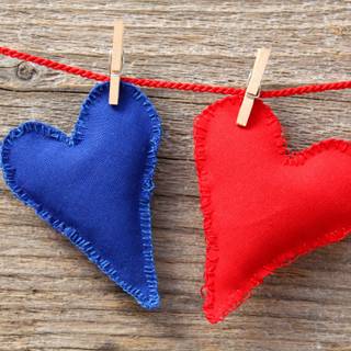 Red and blue hearts wallpaper