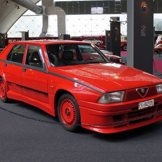 Alfa Romeo 75 wallpaper