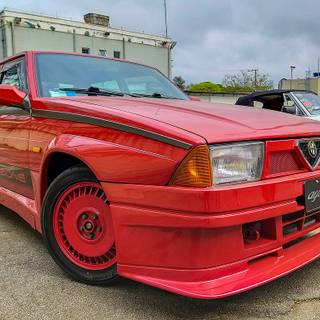 Alfa Romeo 75 wallpaper