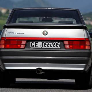 Alfa Romeo 75 wallpaper