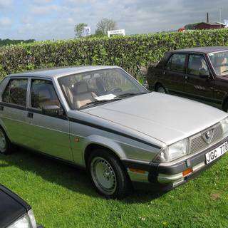 Alfa Romeo 75 wallpaper