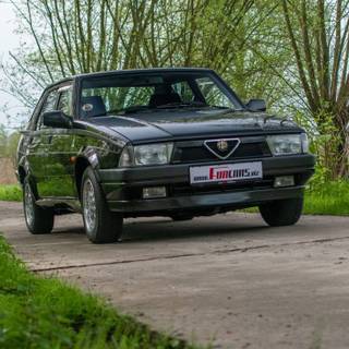Alfa Romeo 75 wallpaper