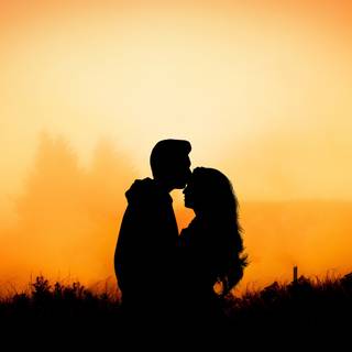 Aesthetic kiss wallpaper