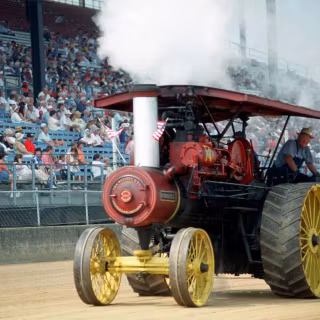 Pulling tractors wallpaper