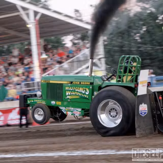 Pulling tractors wallpaper