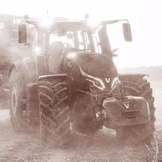 Pulling tractors wallpaper