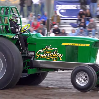 Pulling tractors wallpaper