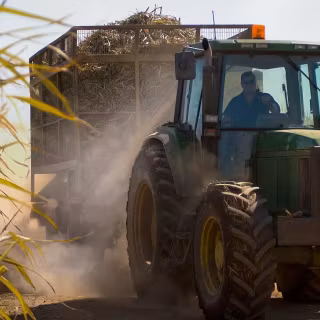 Pulling tractors wallpaper