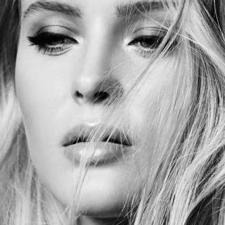 Zara Larsson iPhone wallpaper