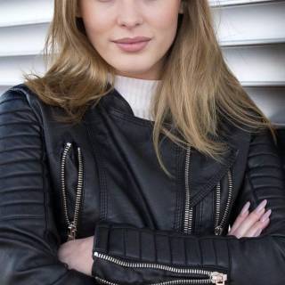 Zara Larsson iPhone wallpaper