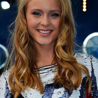 Zara Larsson iPhone wallpaper