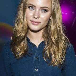 Zara Larsson iPhone wallpaper