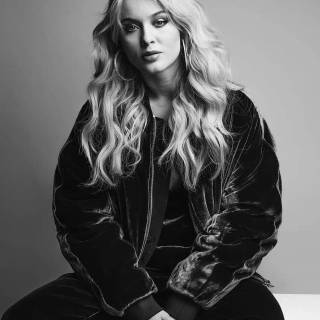 Zara Larsson iPhone wallpaper