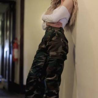 Zara Larsson iPhone wallpaper