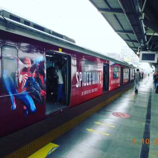 Spider-Mman stopping train wallpaper