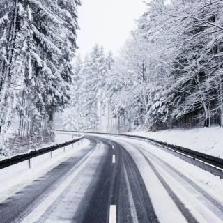 iPhone 13 HD winter wallpaper