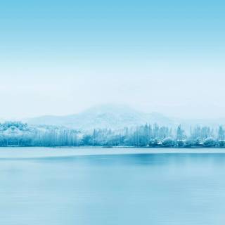 iPhone 13 HD winter wallpaper