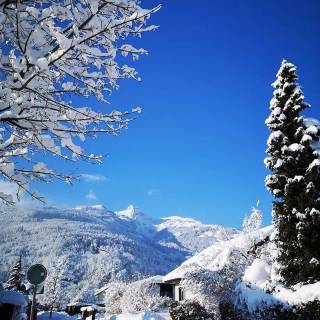 iPhone 13 HD winter wallpaper