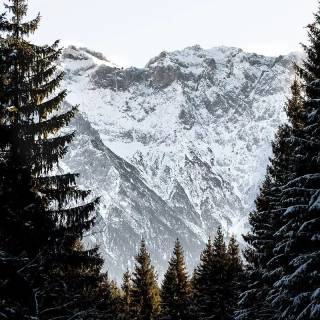 iPhone 13 HD winter wallpaper