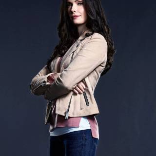 Bitsie Tulloch wallpaper