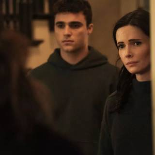 Bitsie Tulloch wallpaper