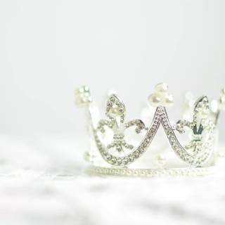 Crown wallpaper