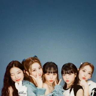 LE SSERAFIM wallpaper