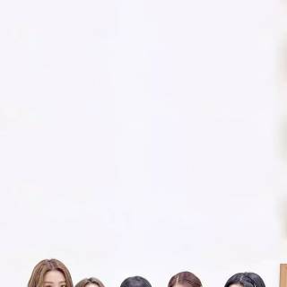 LE SSERAFIM wallpaper