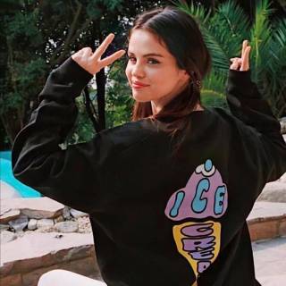 Selena Gomez wallpaper