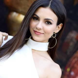 Victoria Justice 4k wallpaper