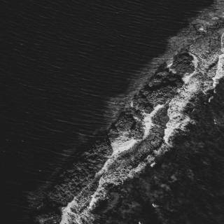 iPhone SE black wallpaper