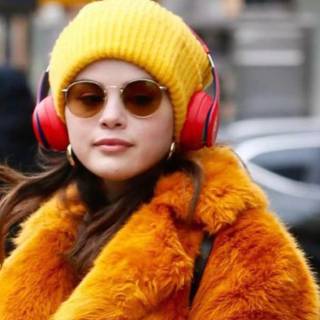 Selena Gomez Only Murders In The Building wallpaper