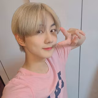 Jungwon blonde hair wallpaper