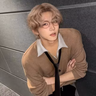 Jungwon blonde hair wallpaper