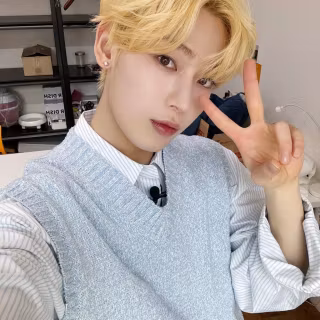 Jungwon blonde hair wallpaper