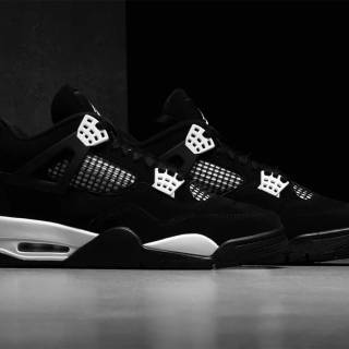 Air Jordan 4 Retro White Thunder wallpaper