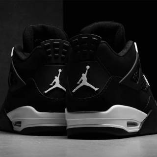 Air Jordan 4 Retro White Thunder wallpaper