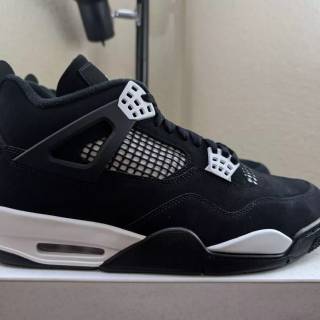 Air Jordan 4 Retro White Thunder wallpaper