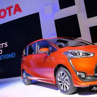 Toyota Sienta wallpaper